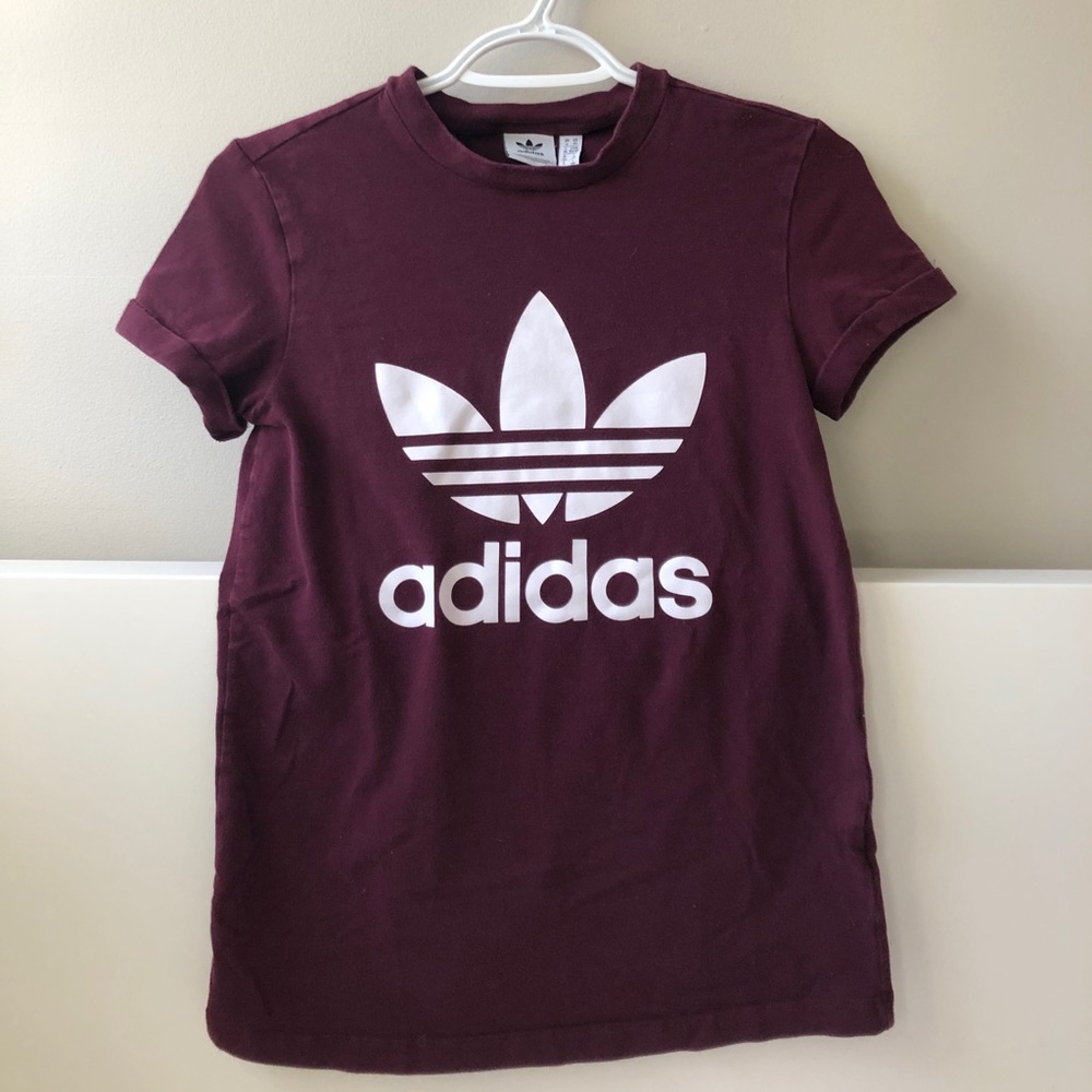 Adidas: Maroon T-Shirt🤍